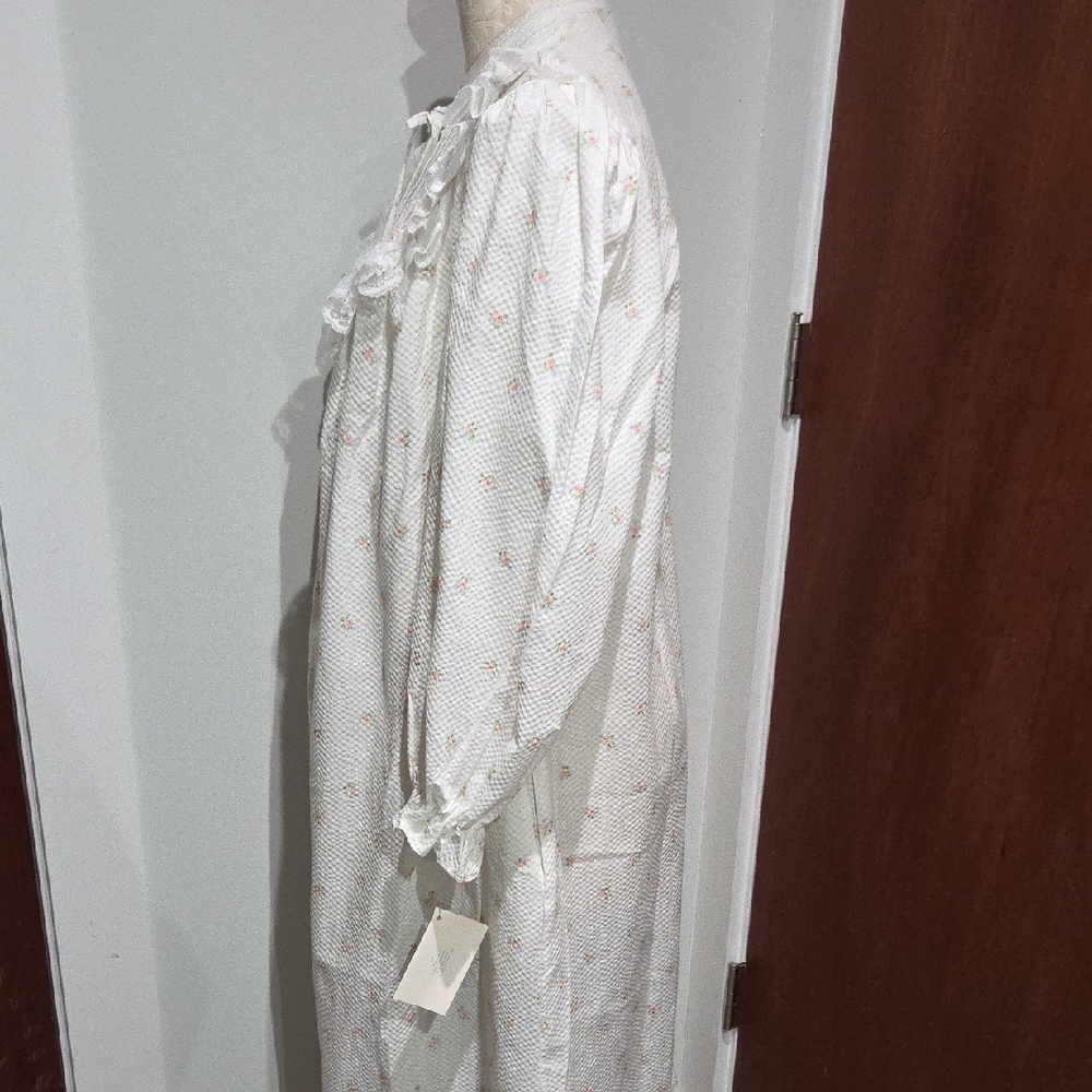 Vintage Gilligan & O'Malley White Floral Nightgown - Picture 4 of 9